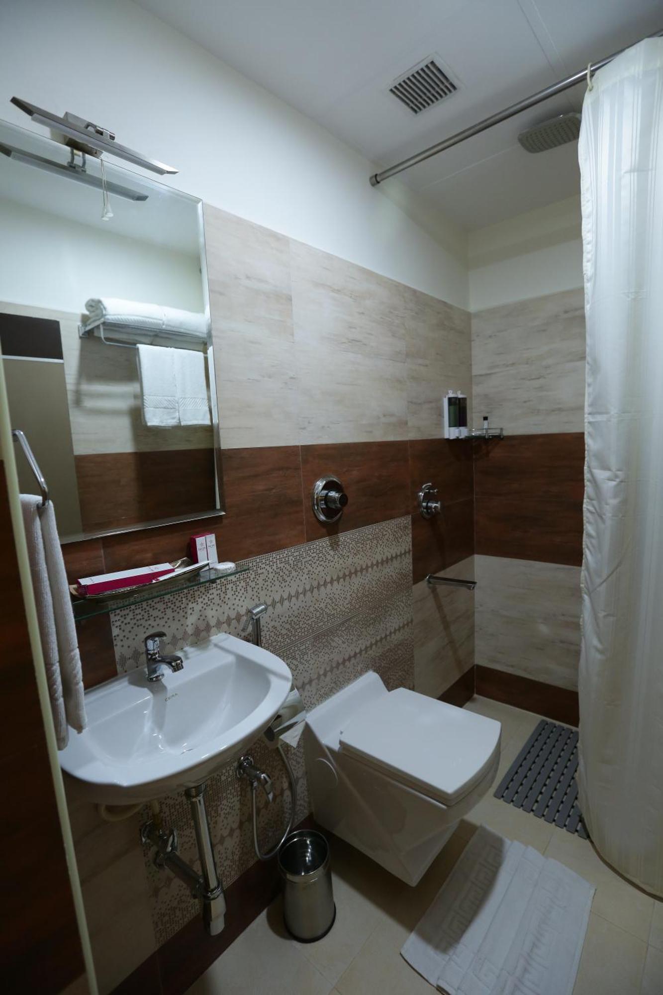 The Spin Hotel Ченнаи Экстерьер фото